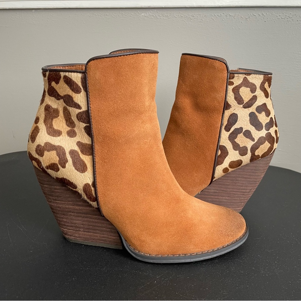 Very Volatile Chatter Leopard Calf Hair Suede Booties Boots Size 9 - Picture 7 of 14